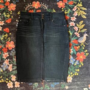 Denim high-waisted pencil skirt